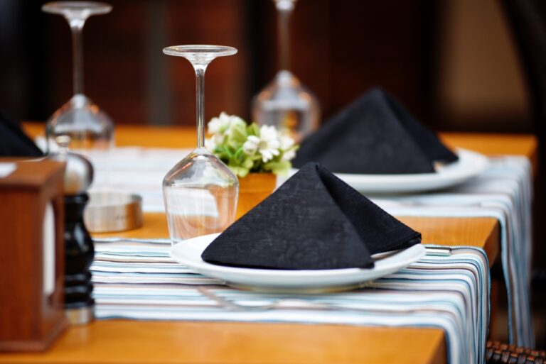 How to Choose the Right Linens for Your Restaurant